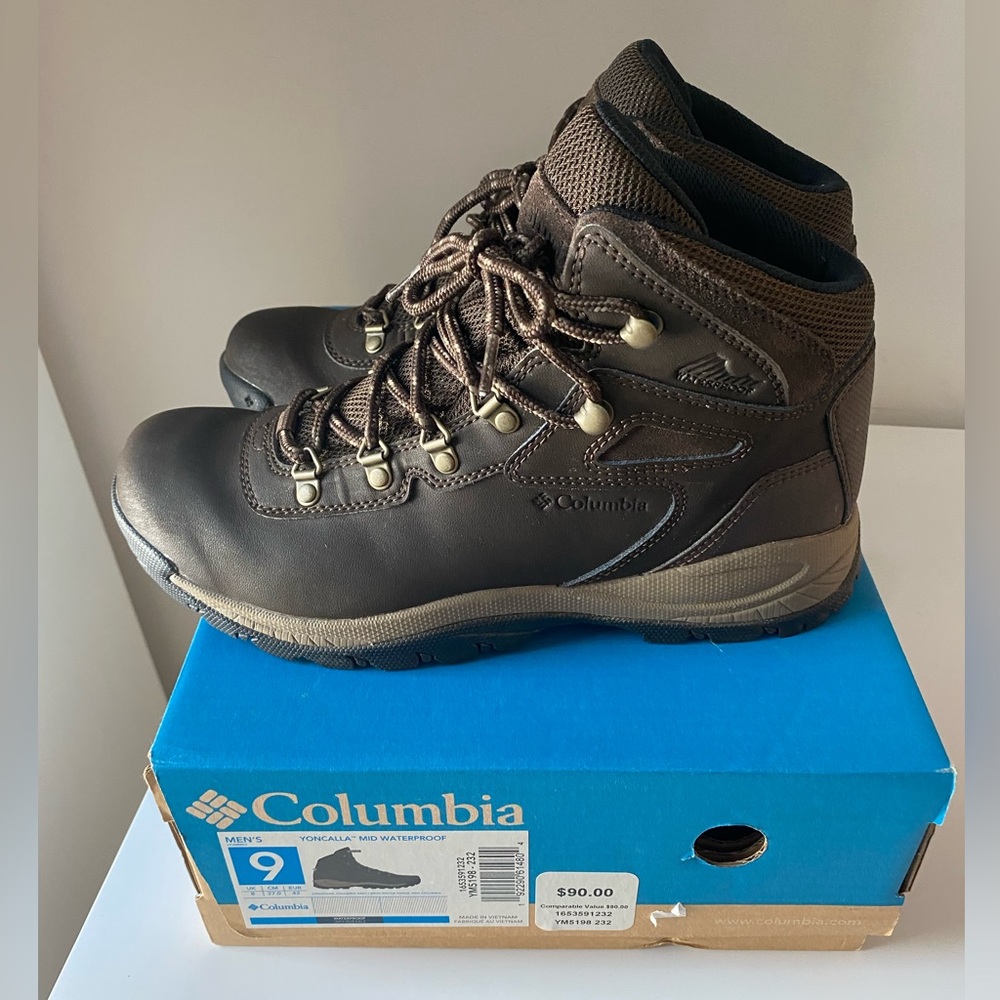 Men’s Columbia Yoncalla Mid Hiking Boots. Size 9. Brown. Almost New!